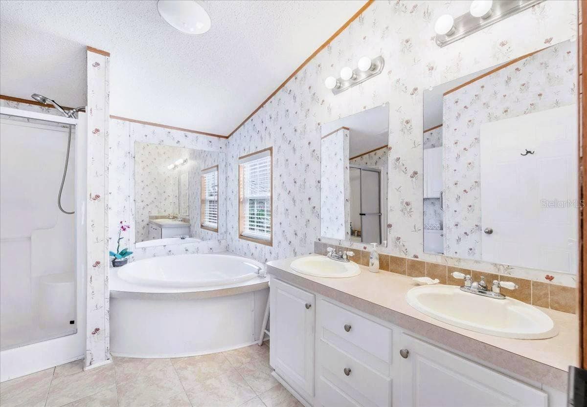 Primary Bathroom - 3127 BAYSIDE PKWY, PUNTA GORDA