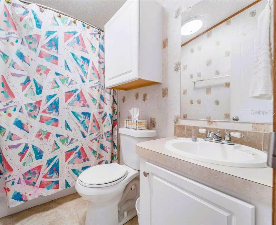 Guest Bathroom - 3127 BAYSIDE PKWY, PUNTA GORDA