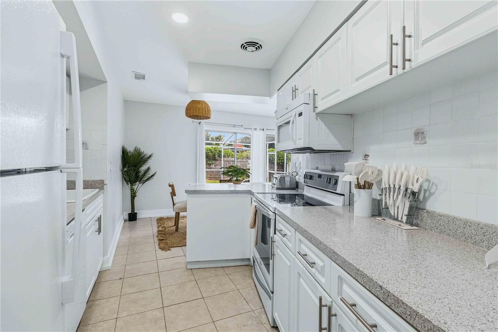 Single Family Residence at 8006 N OLA AVE, TAMPA, photo 6 of 16