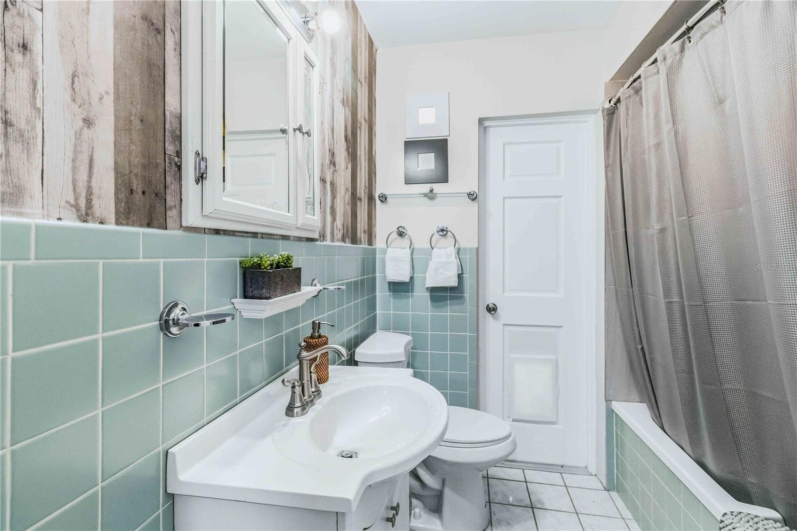 Single Family Residence at 8006 N OLA AVE, TAMPA, photo 11 of 16