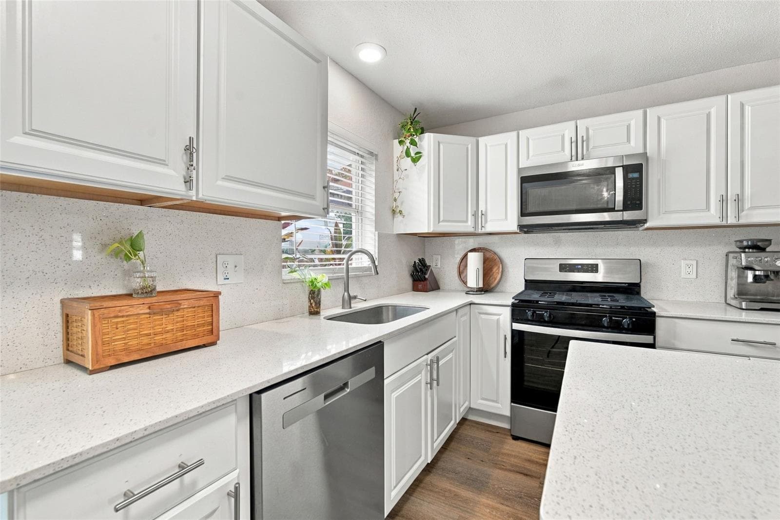 Single Family Residence at 5915 35TH AVE N, ST PETERSBURG, photo 18 of 87