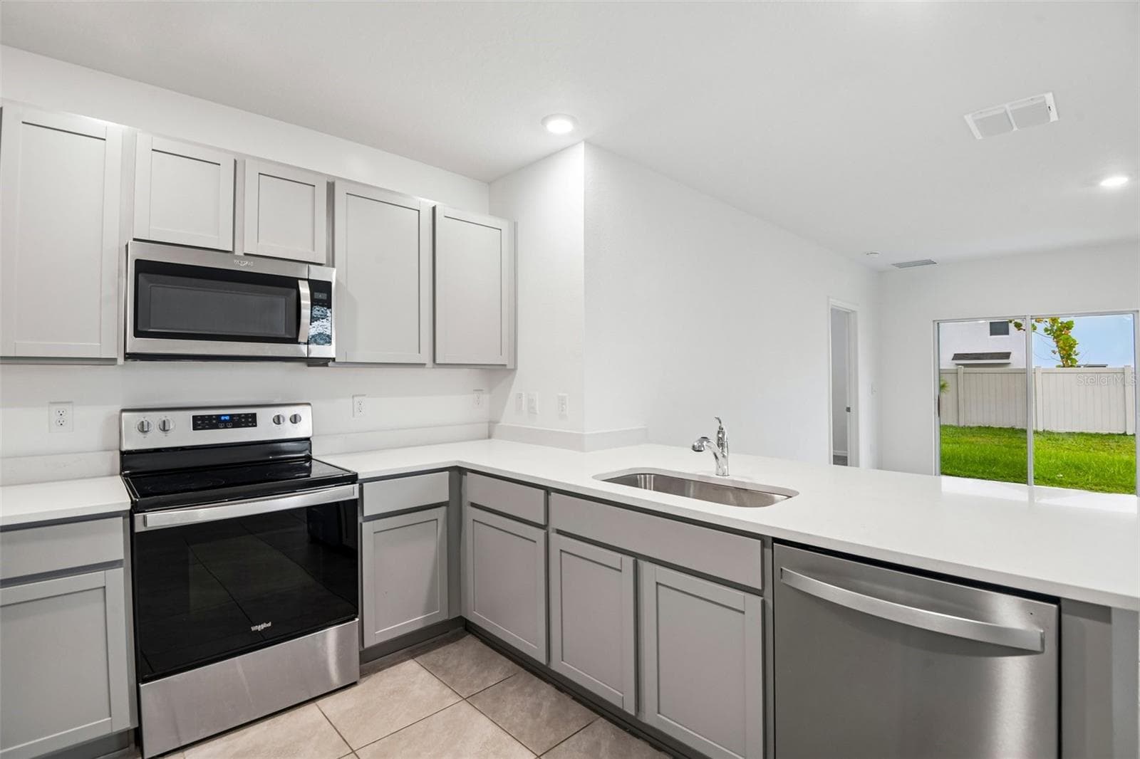 Single Family Residence at 33319 DARLEY DALE TRL, WESLEY CHAPEL, photo 12 of 26