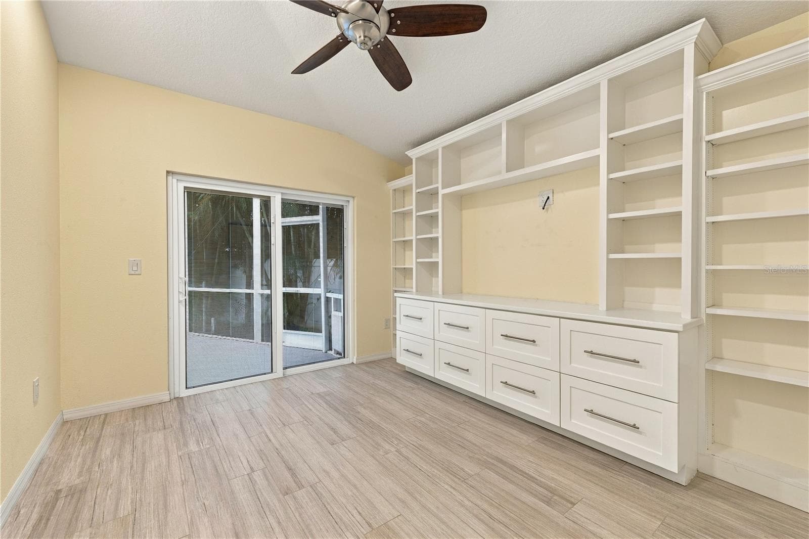 Single Family Residence at 155 LAKE SHORE DR E, PALM HARBOR, photo 19 of 25