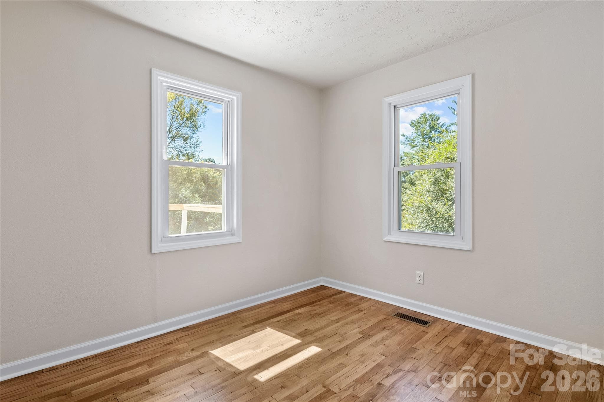 Single Family Residence at 1110 N Ridge Road, Hendersonville, photo 10 of 19
