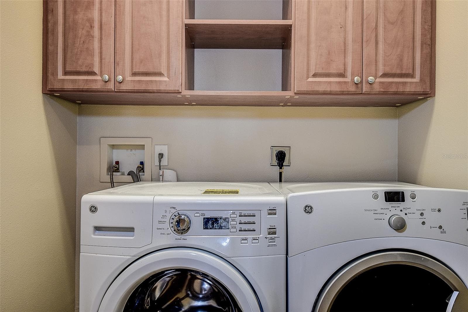 Upstairs laundry room - 1266 RIBOLLA DR, PALM HARBOR