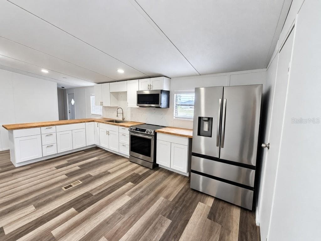 Manufactured Home at 6942 SW 86TH ST, OCALA, photo 6 of 24