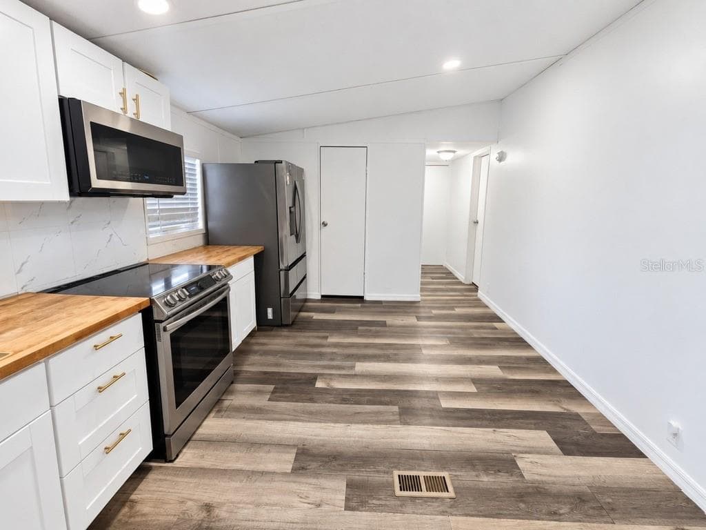 Manufactured Home at 6942 SW 86TH ST, OCALA, photo 7 of 24