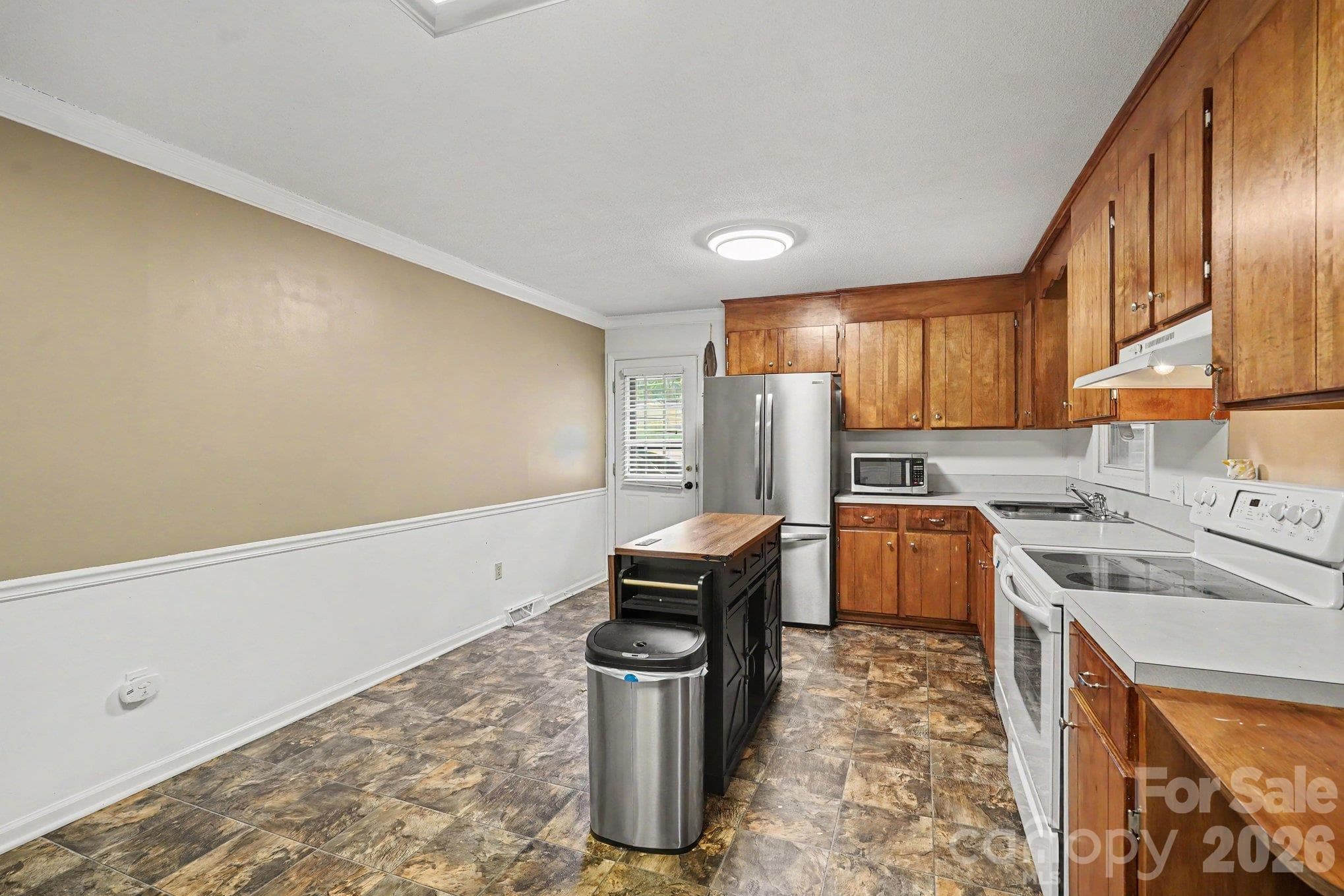 Single Family Residence at 213 Cobblestone Lane NW, Concord, photo 10 of 30