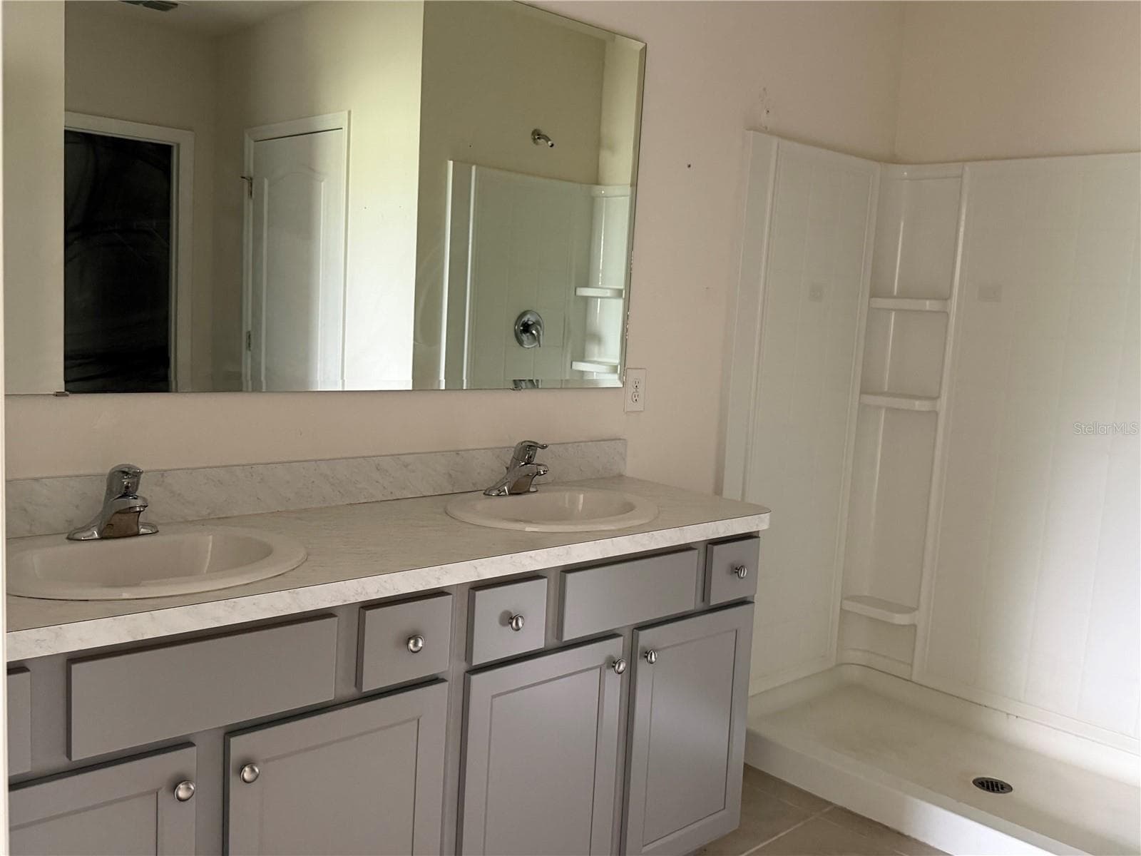 Master Bath - 160 OLD MILL POND RD, EDGEWATER