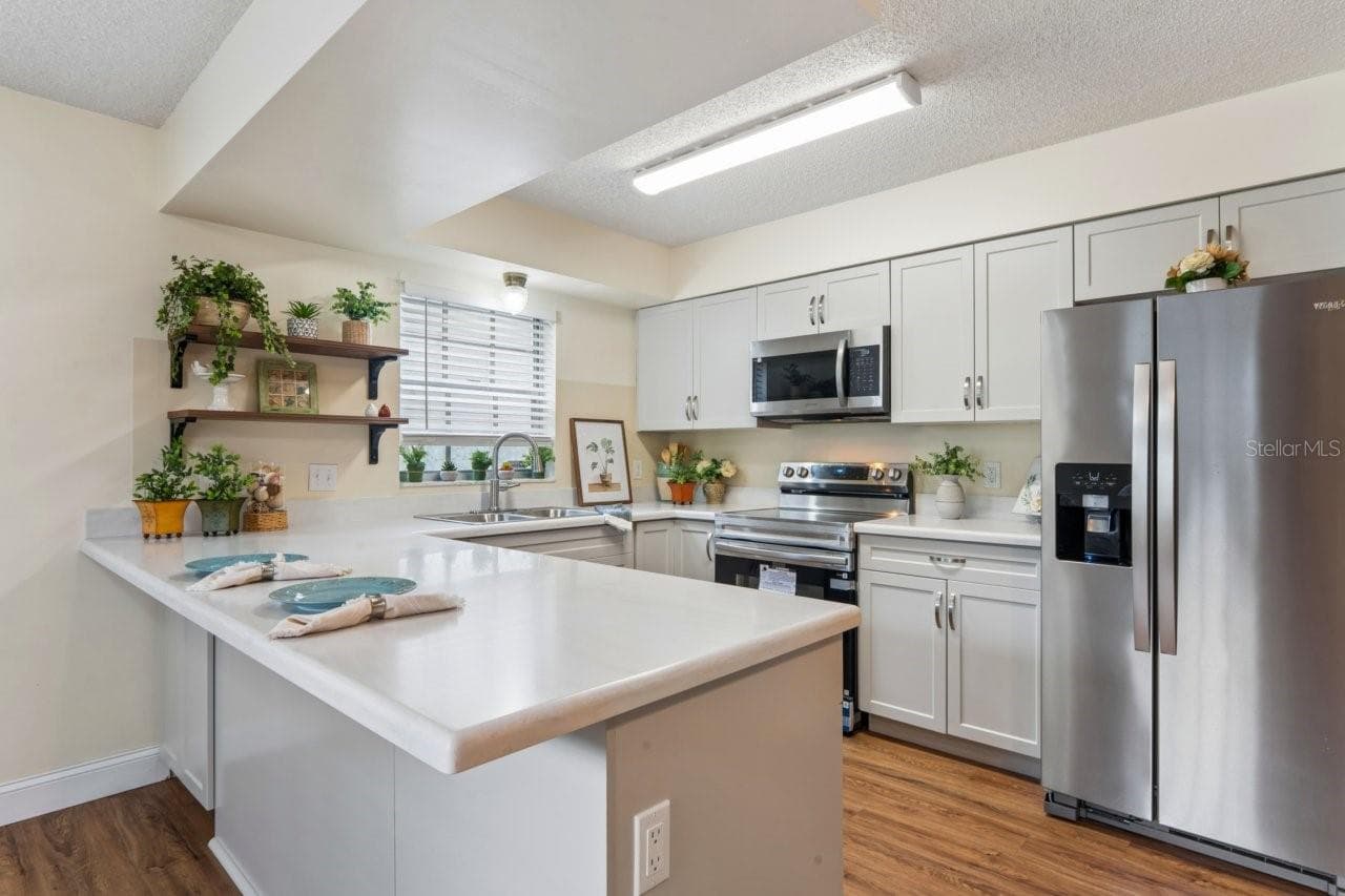 Brand new kitchen with updated appliances, new cabinets, and more. - 6709 DEVONSHIRE LN #10A, NEW PORT RICHEY