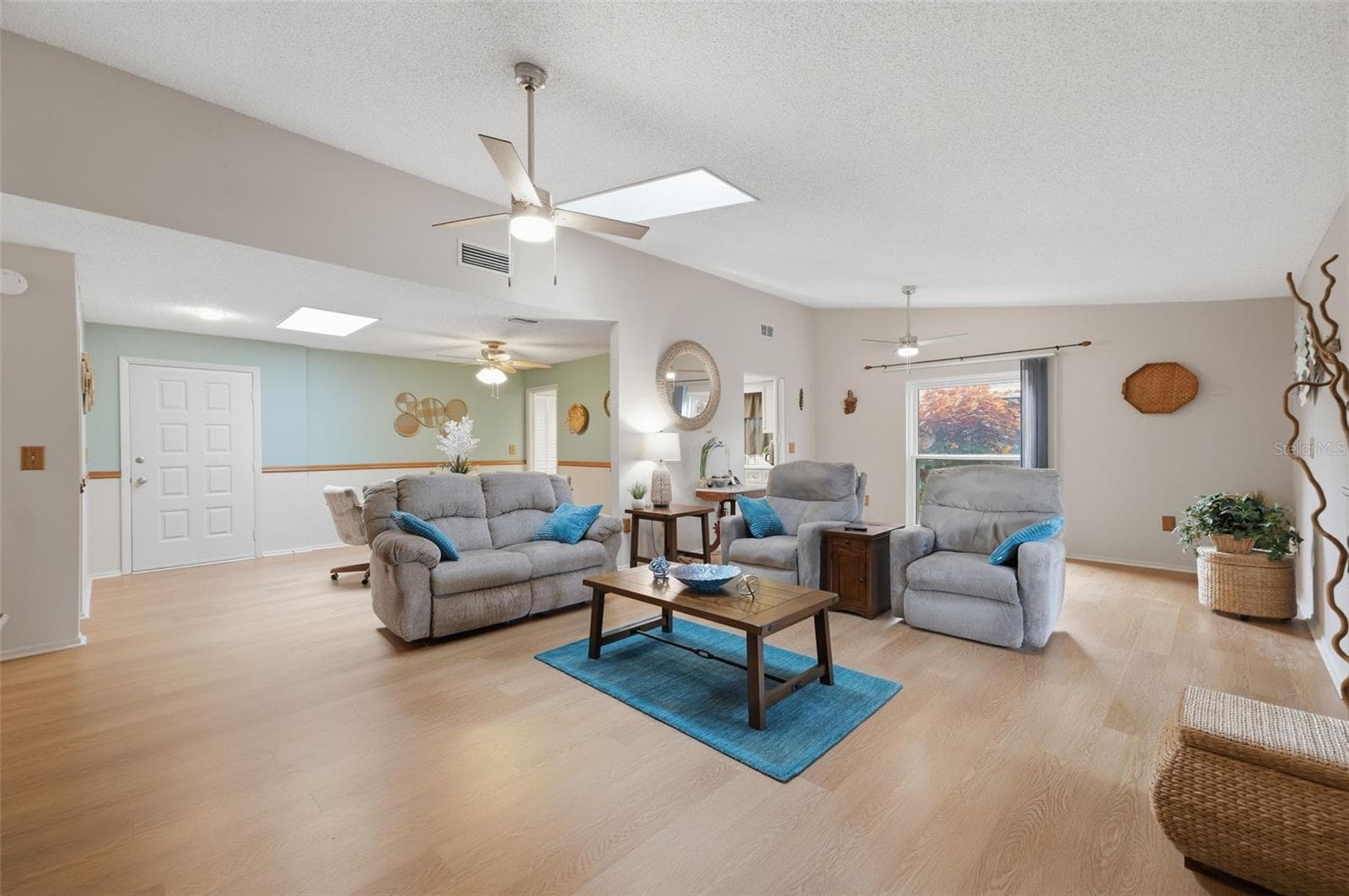 Single Family Residence at 6841 CIRCLECREEK DR, PINELLAS PARK, photo 4 of 24