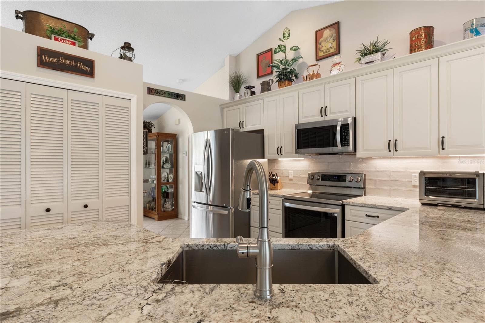 Granite Counters - 31 BOSTON LN, PALM COAST