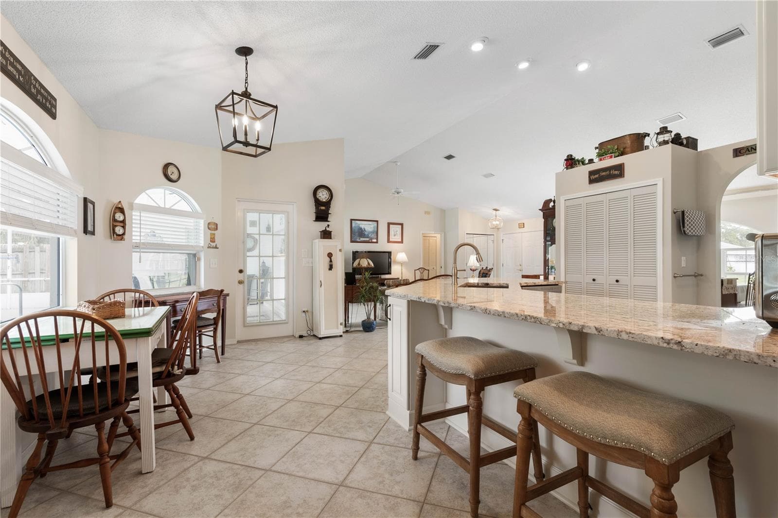 Breakfast Bar - 31 BOSTON LN, PALM COAST