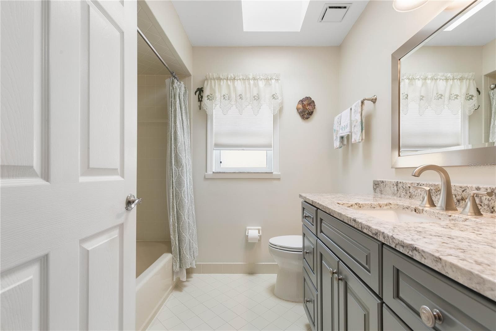 Beautiful Vanity - 31 BOSTON LN, PALM COAST