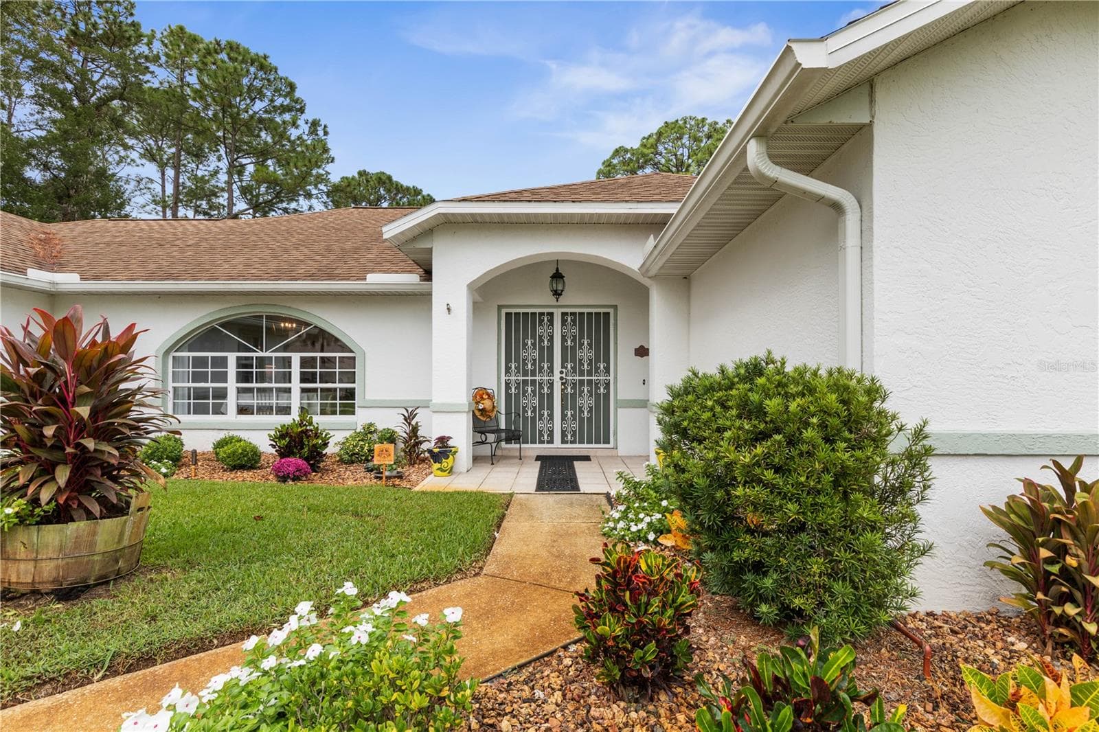 Beautiful Landscaping - 31 BOSTON LN, PALM COAST