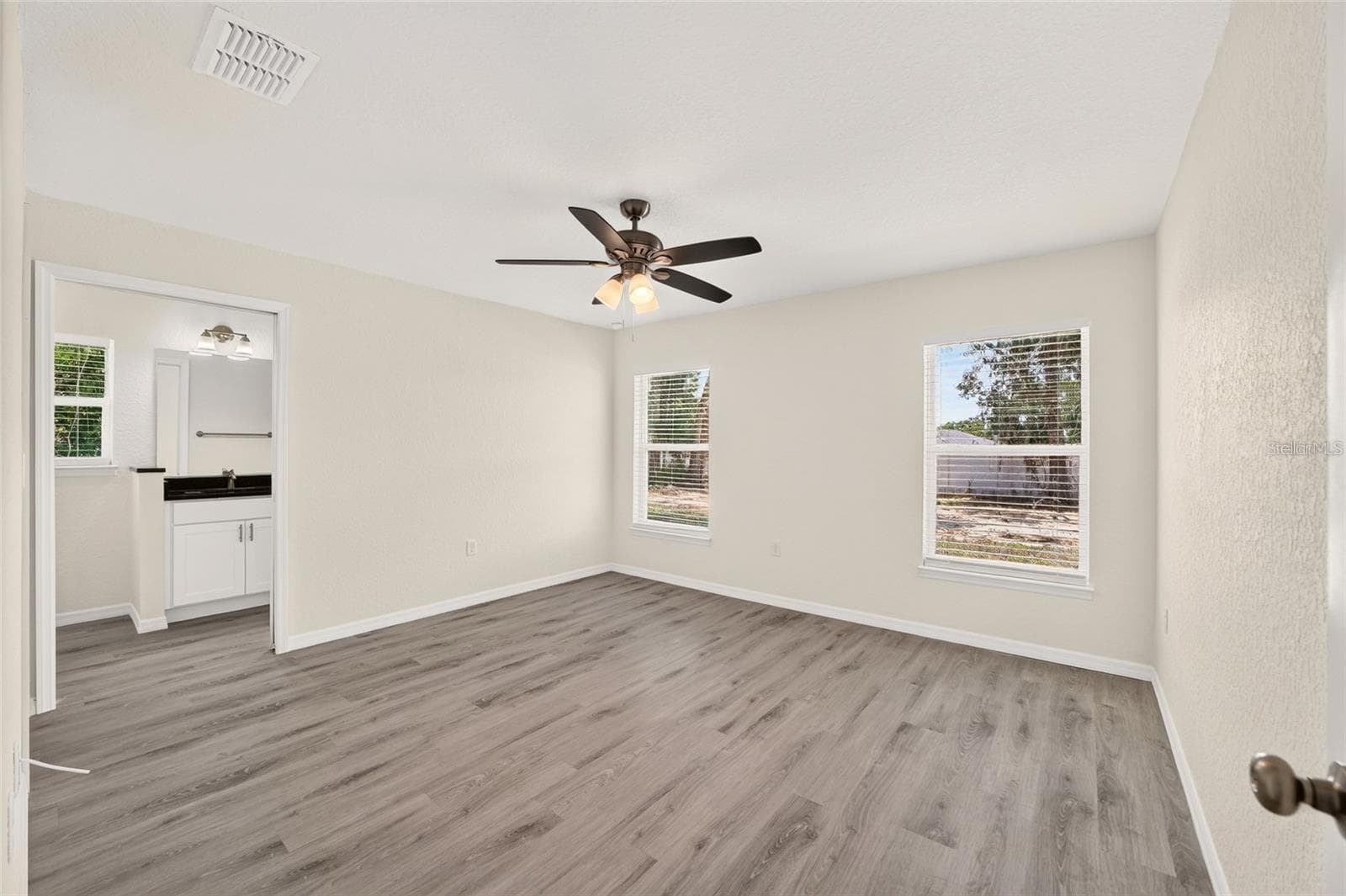 same model different flooring - 3 FISHER WAY PL, OCKLAWAHA