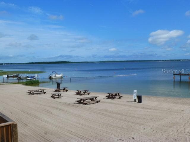 Yes it's a beach on Lake Weir - 3 FISHER WAY PL, OCKLAWAHA