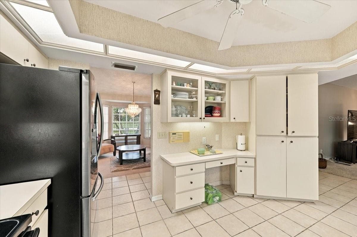 Kitchen with formal dining room to the right and family room to the left - 4437 FLINTLOCK LOOP, LAKELAND