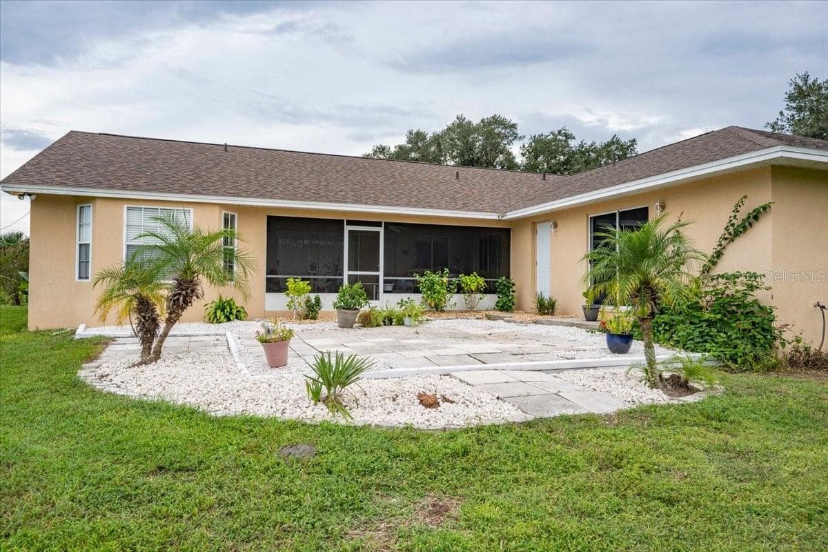 Rear patio - 4437 FLINTLOCK LOOP, LAKELAND