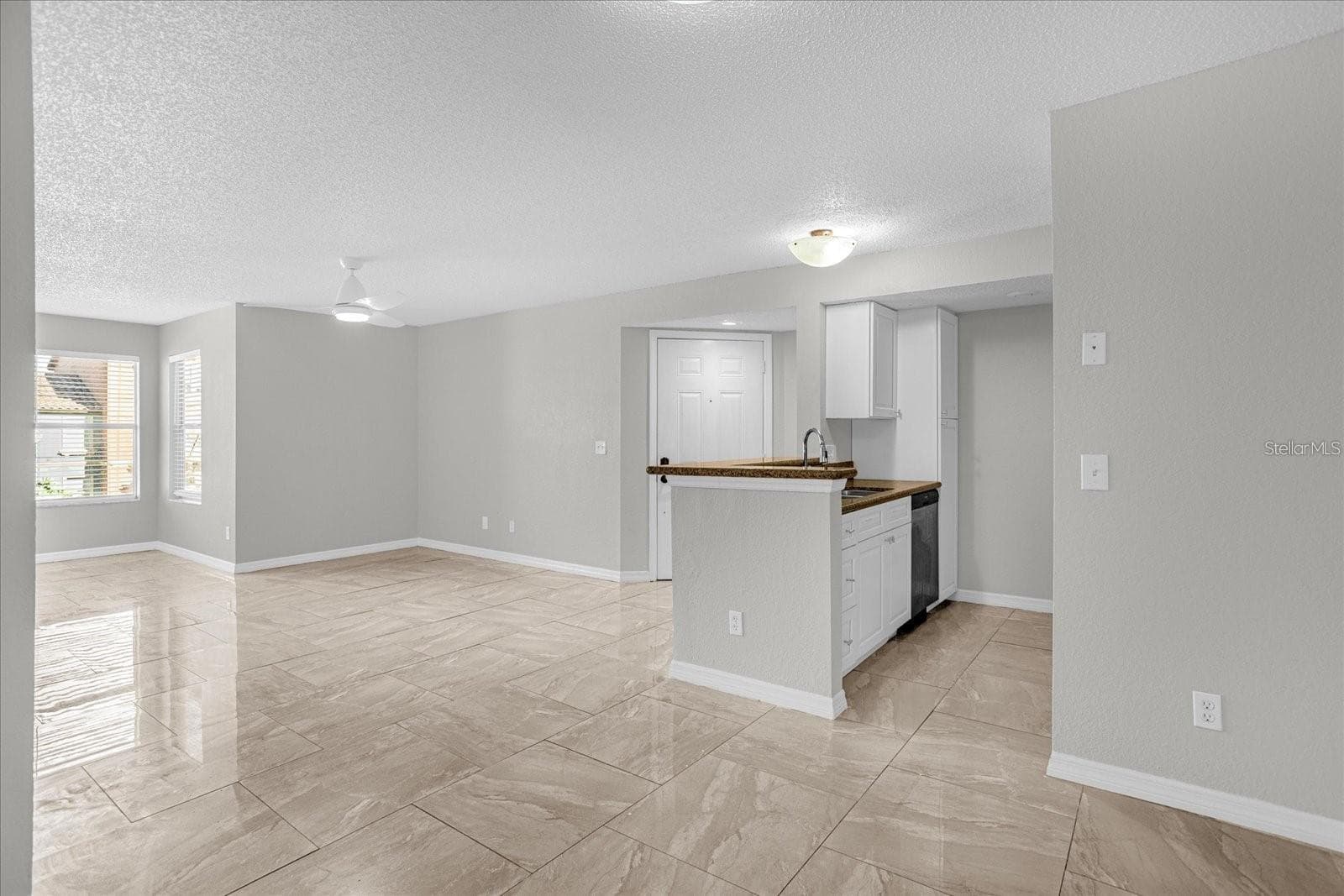 Condominium at 5132 CONROY RD #928, ORLANDO, photo 4 of 16