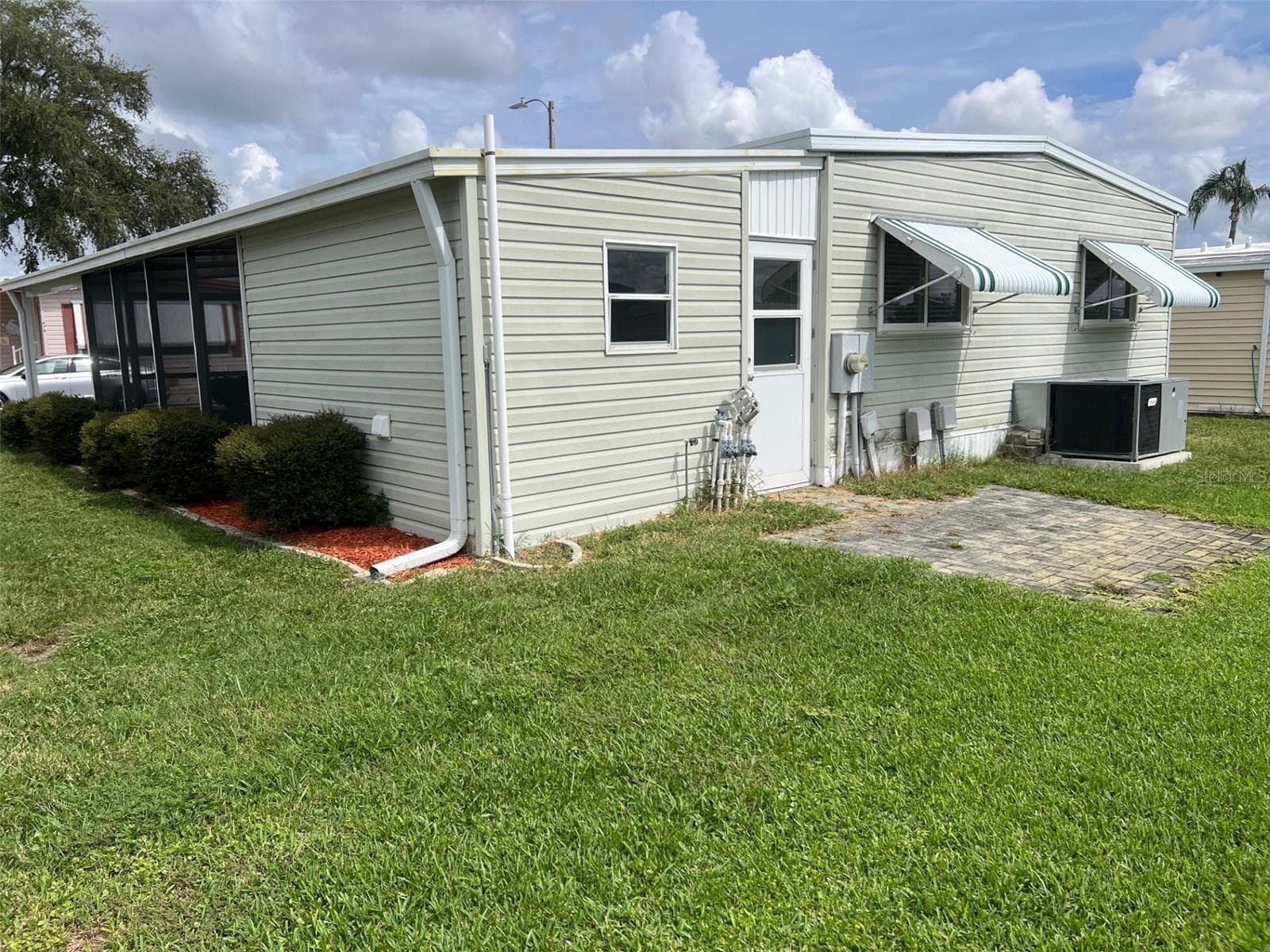 Manufactured Home at 529 NEEDLE PALM ST, LARGO, photo 4 of 32
