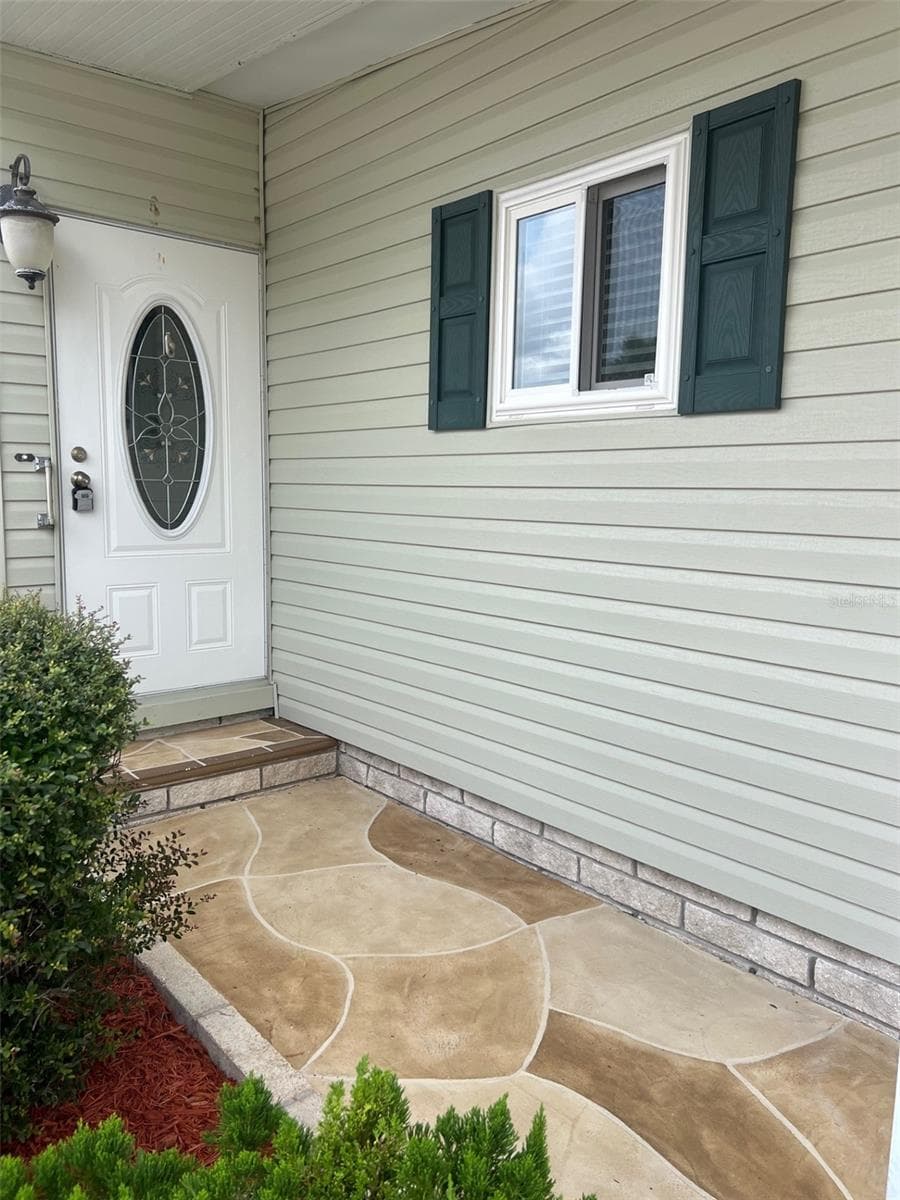 Manufactured Home at 529 NEEDLE PALM ST, LARGO, photo 5 of 32