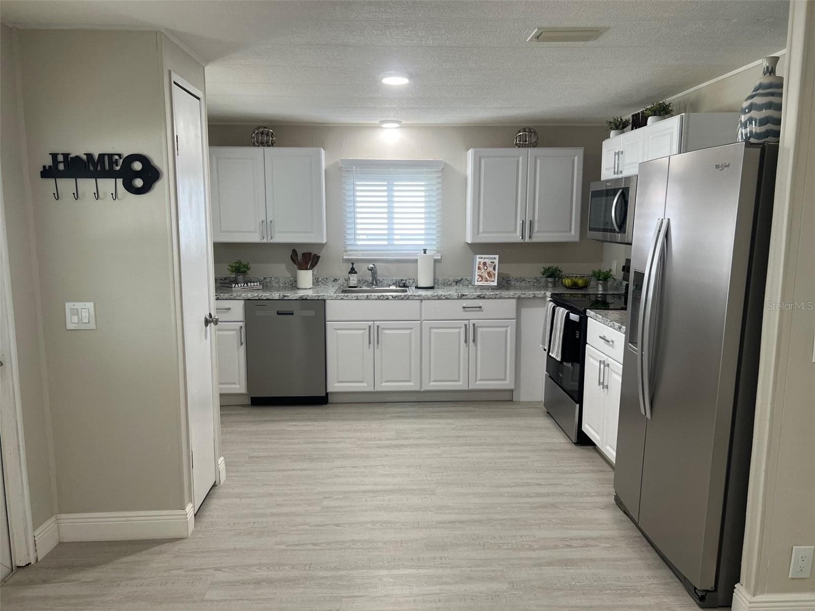 Manufactured Home at 529 NEEDLE PALM ST, LARGO, photo 8 of 32