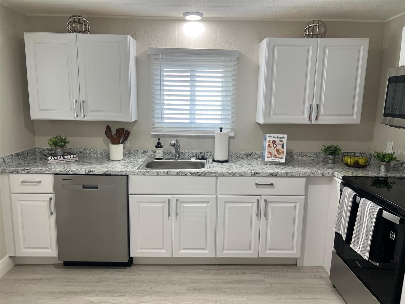Manufactured Home at 529 NEEDLE PALM ST, LARGO, photo 9 of 32