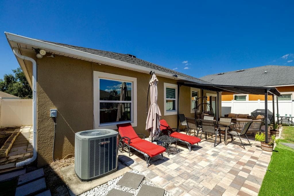 Extended paver patio for lounging - 252 SHERRI LEE LN, DELAND
