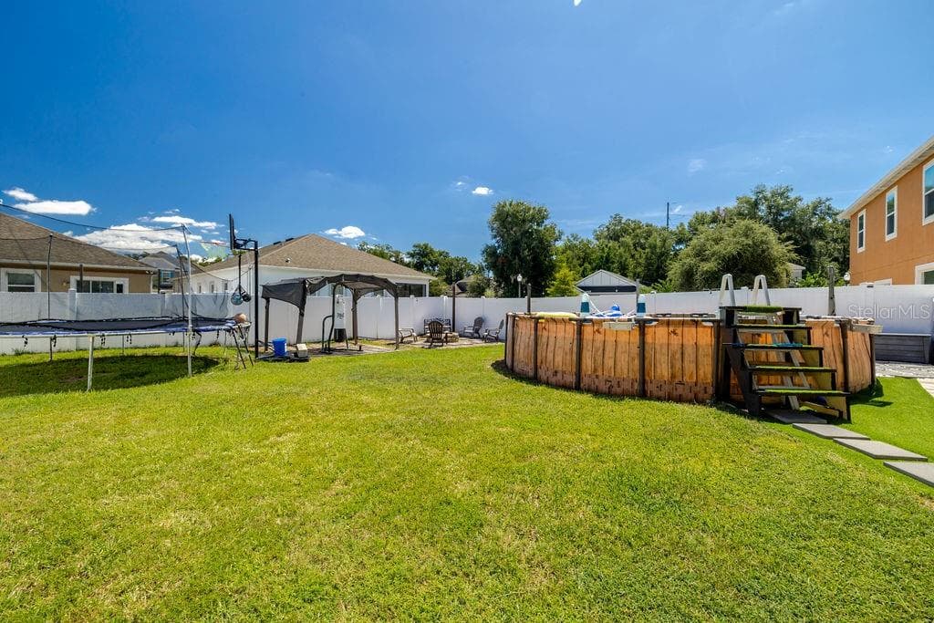 Above ground pool - 252 SHERRI LEE LN, DELAND