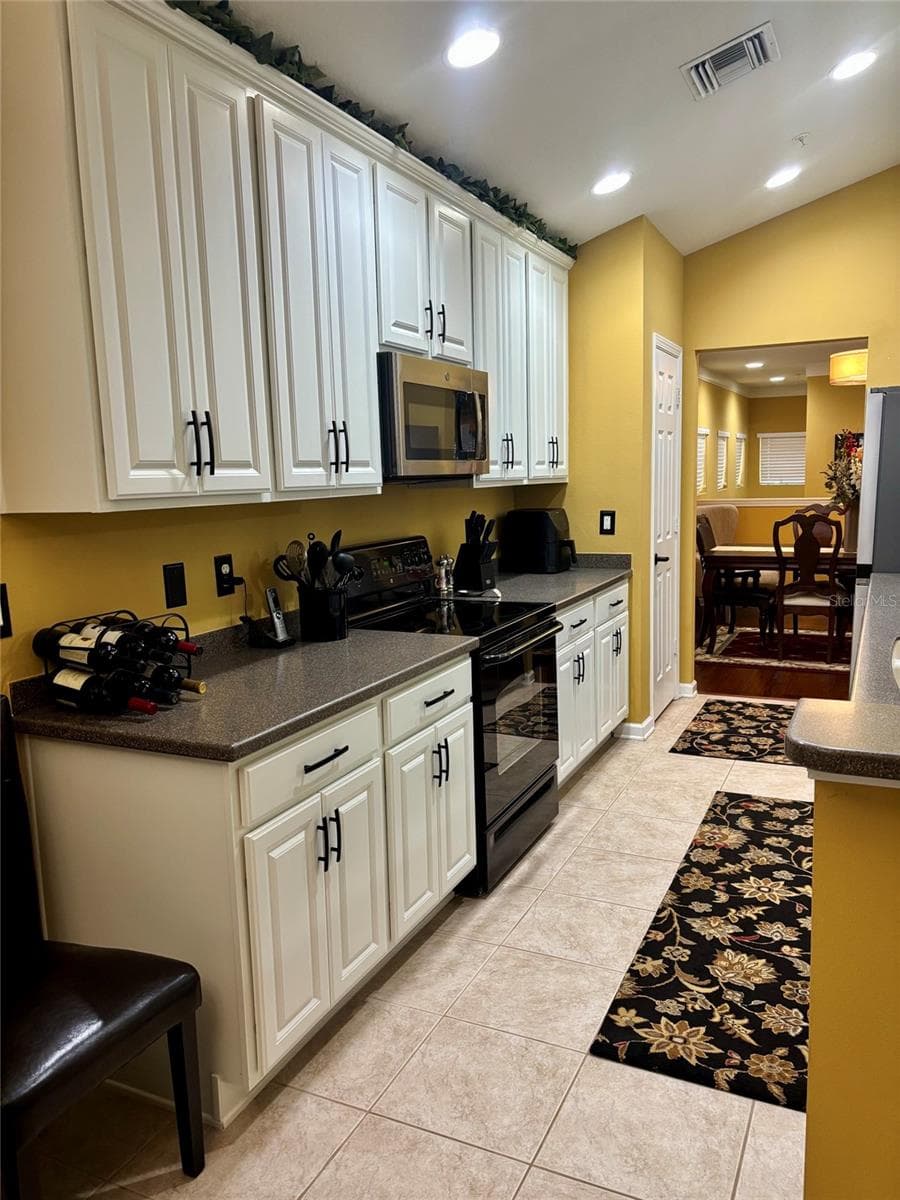 Condominium at 2003 SANTA CATALINA LN #2003, RIVERVIEW, photo 12 of 51