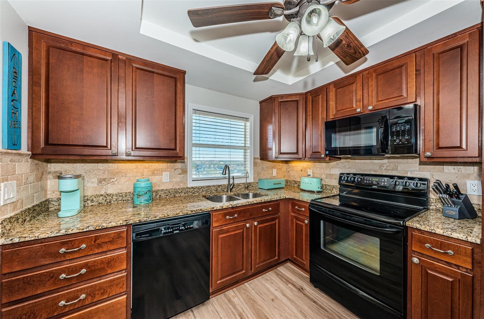 Updated Kitchen with granite counter tops - 4575 COVE CIR #1003, ST PETERSBURG