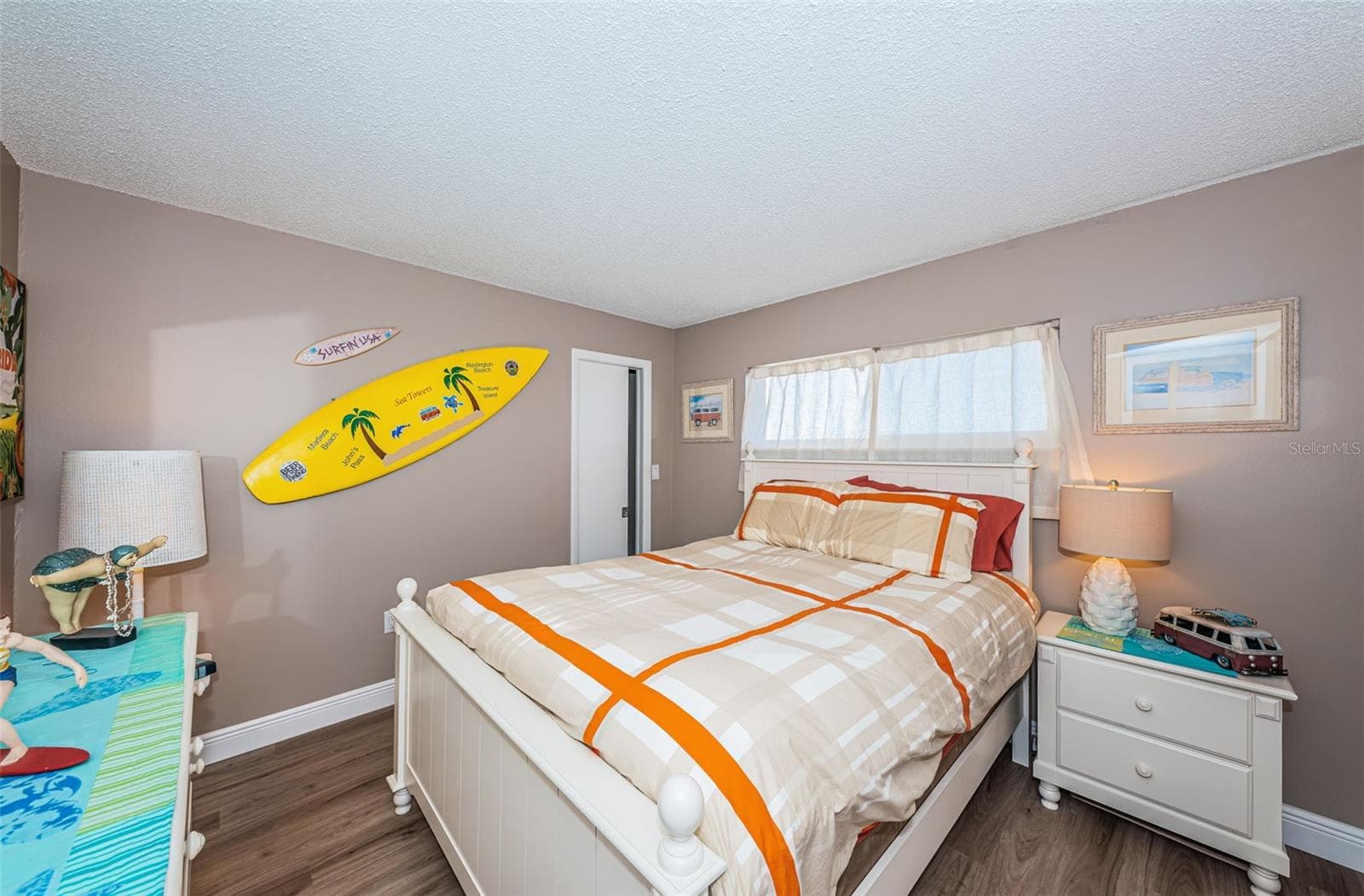 Second bedroom with walk-in closet - 4575 COVE CIR #1003, ST PETERSBURG