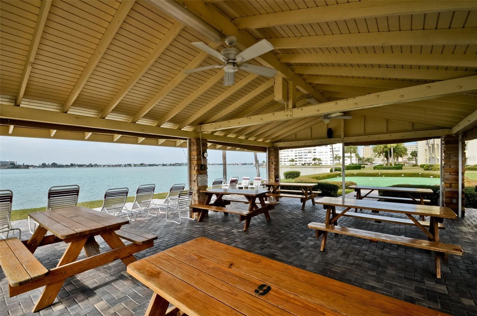 Putting green pavilion - 4575 COVE CIR #1003, ST PETERSBURG