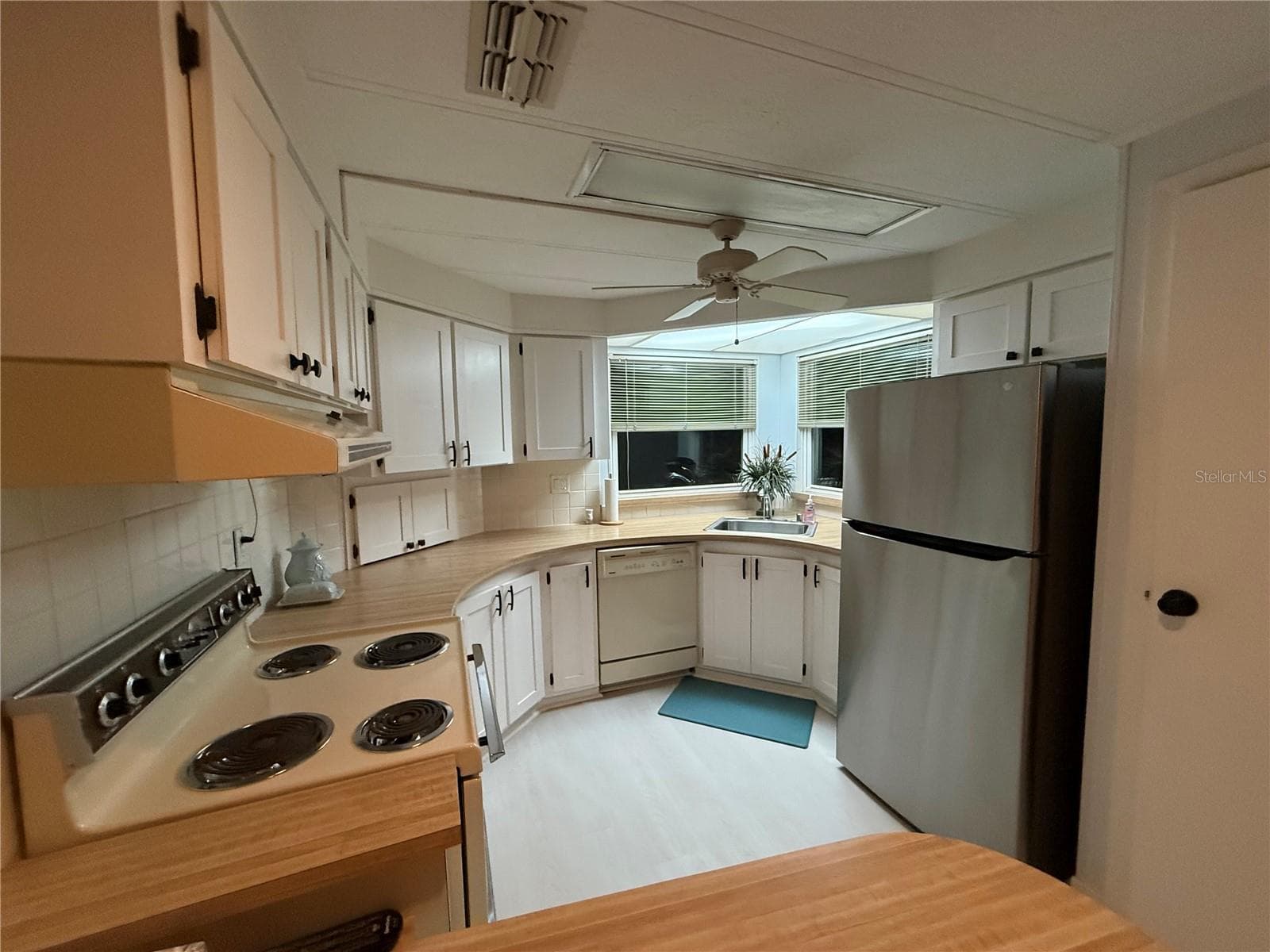 Manufactured Home at 11 N BOBWHITE RD, WILDWOOD, photo 6 of 48