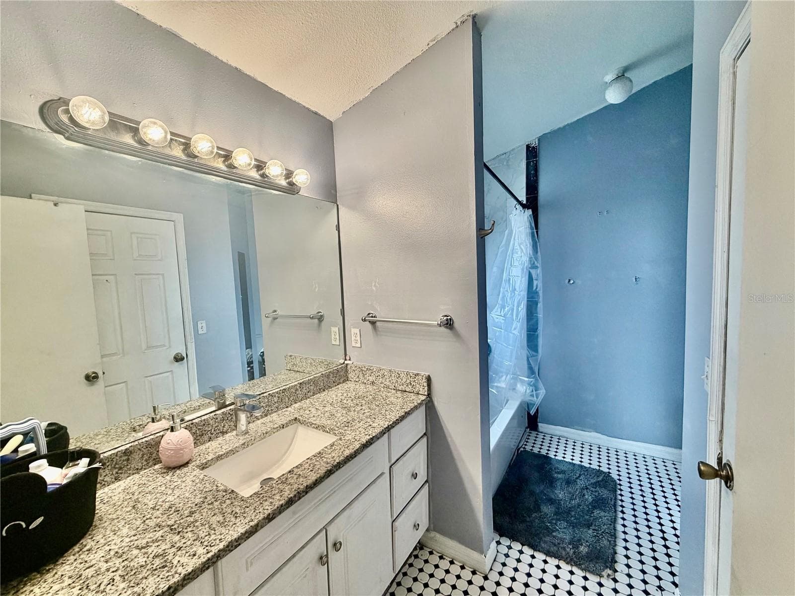 MASTER BATH - 7912 ANTIBES CT, ORLANDO