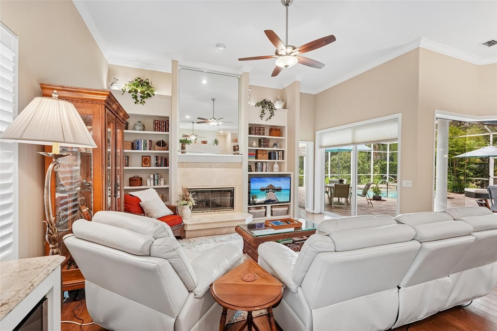 Propane fire place in family room - 444 FIELDSTONE DR, VENICE