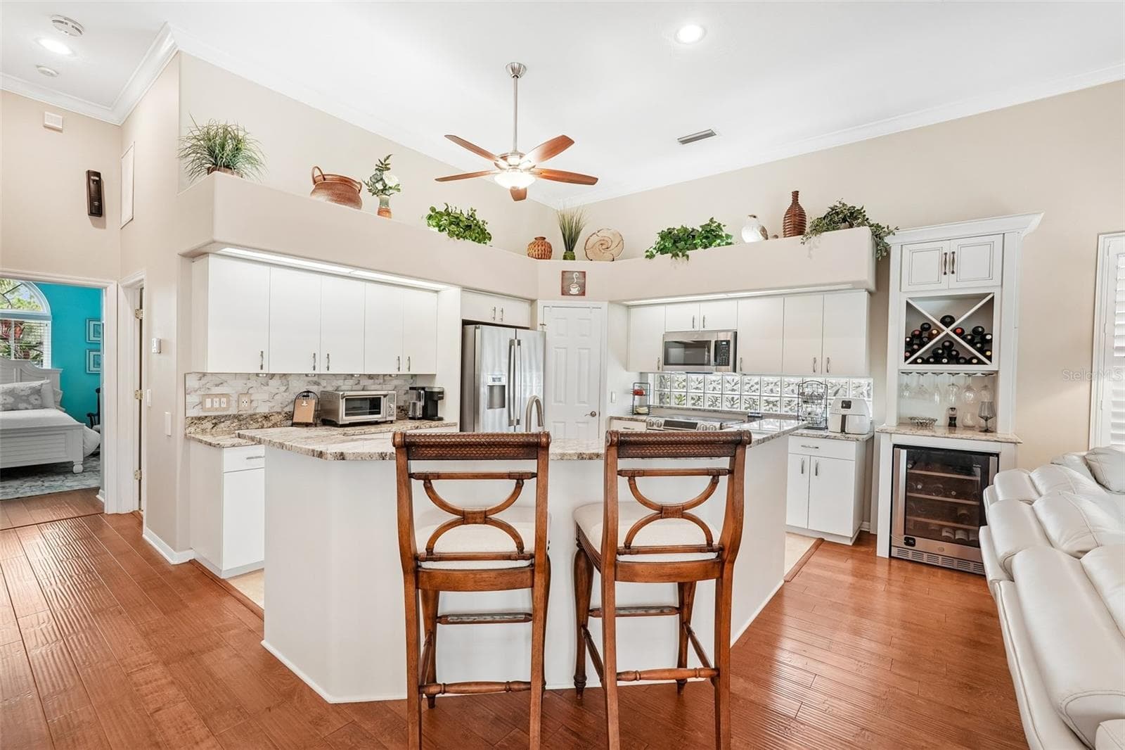 eating space at the breakfast bar - 444 FIELDSTONE DR, VENICE