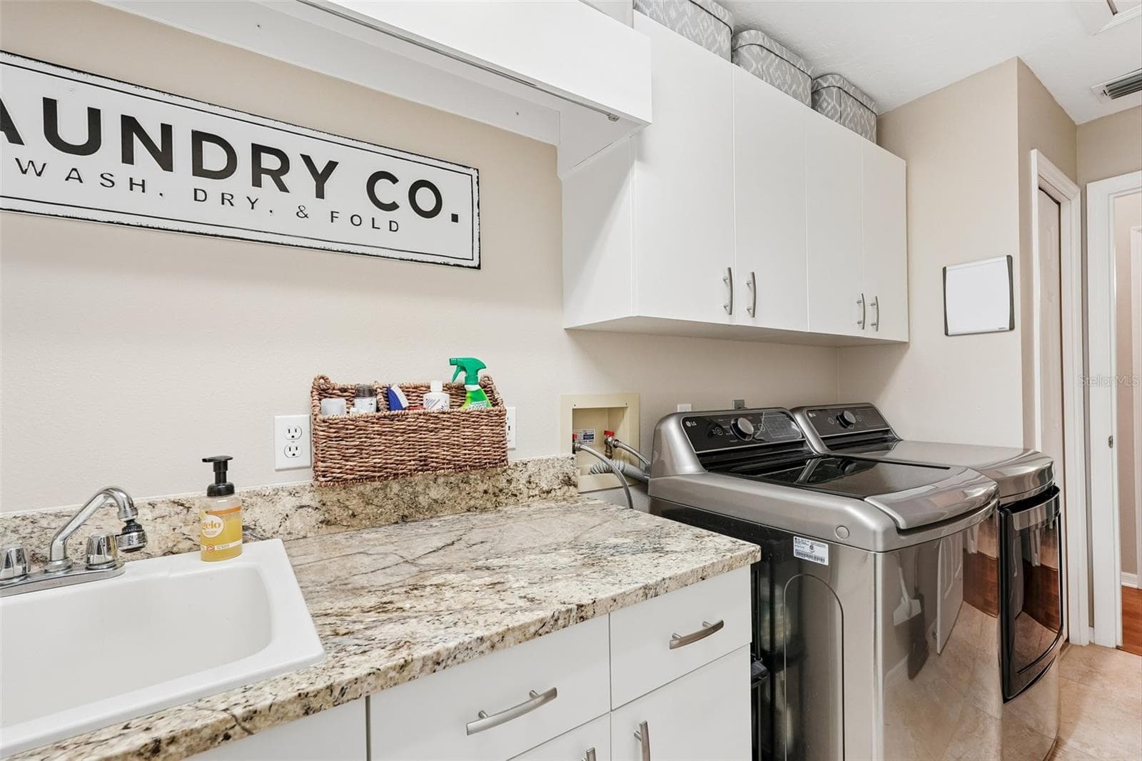 spacious laundry room - 444 FIELDSTONE DR, VENICE