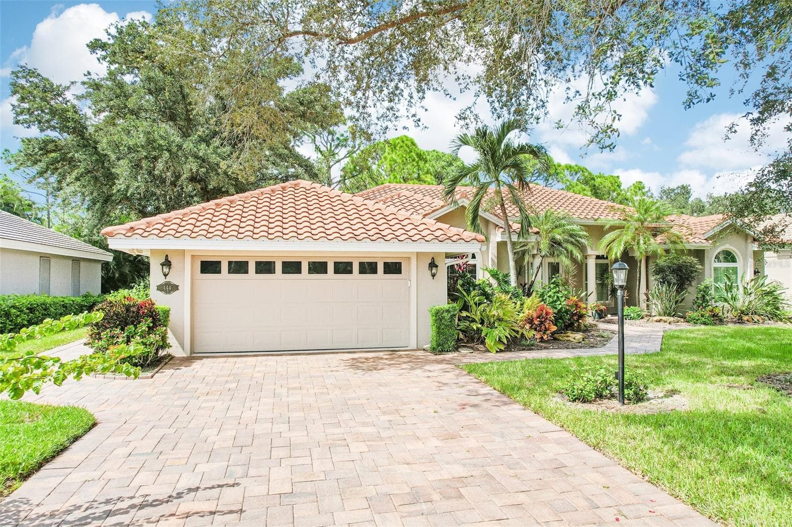 Newer paved drive and cart pathway to side load cart garage - 444 FIELDSTONE DR, VENICE