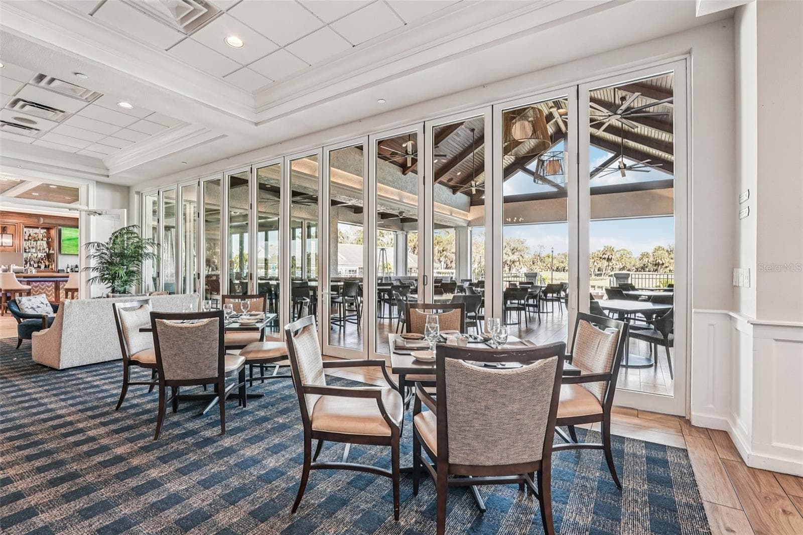 Meet friends after a long day on the course - 444 FIELDSTONE DR, VENICE