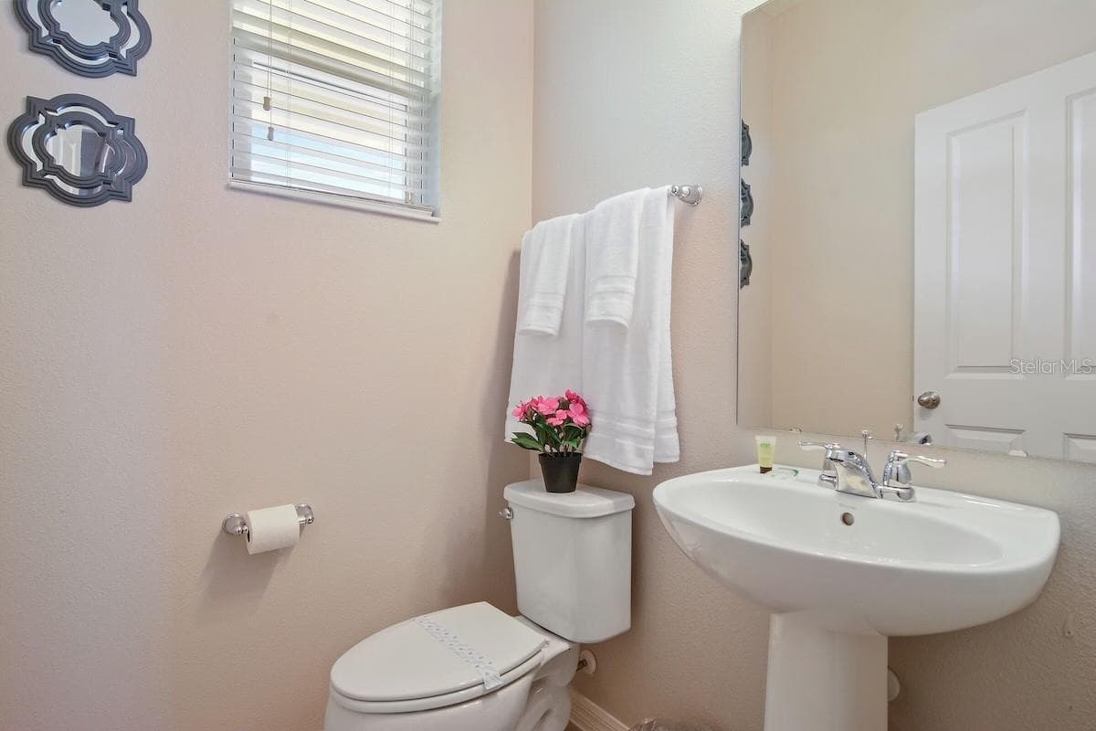 Half bathroom on 1st floor - 5145 ADELAIDE DR, KISSIMMEE