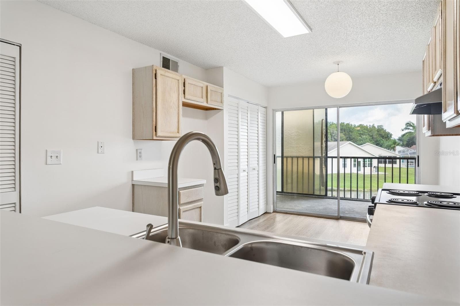 Condominium at 4575 WHITTON WAY #1122, NEW PORT RICHEY, photo 11 of 28