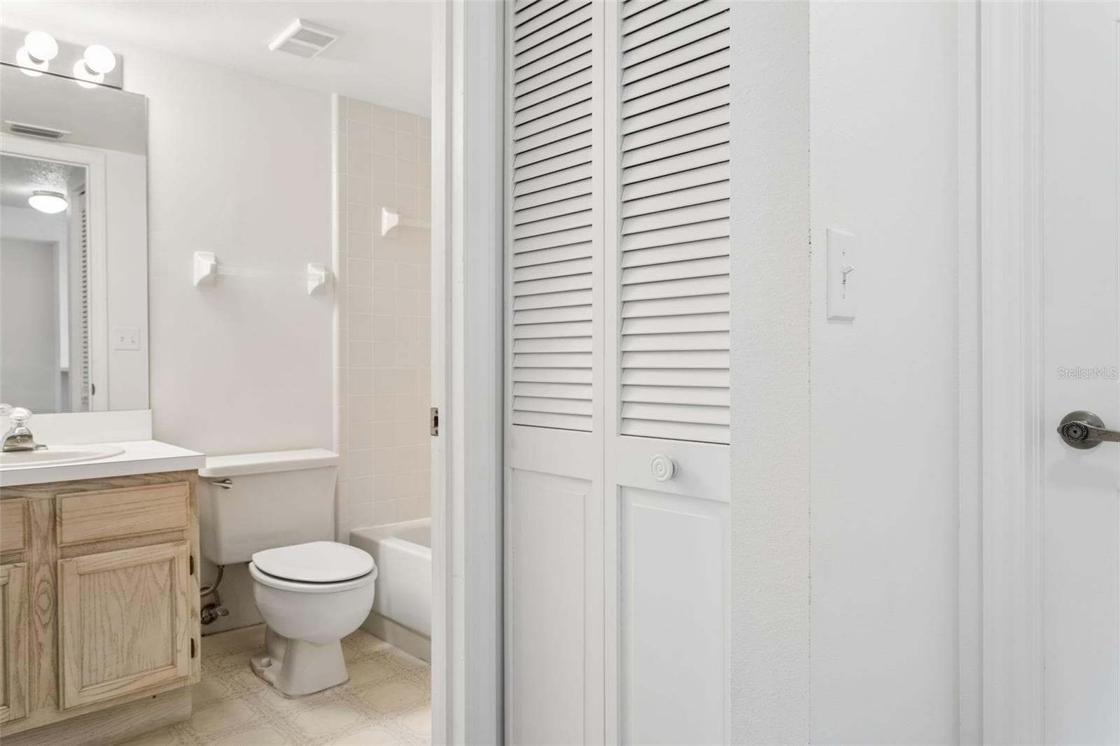 Condominium at 4575 WHITTON WAY #1122, NEW PORT RICHEY, photo 17 of 28
