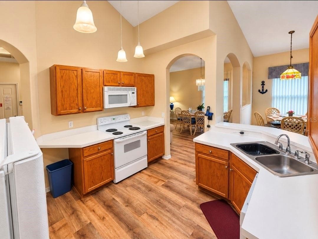 KITCHEN - 4640 EAGLE PEAK DR, KISSIMMEE
