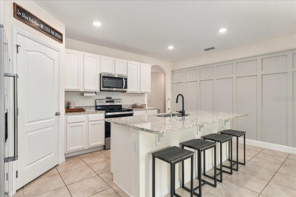 Single Family Residence at 5244 GREENHEART AVE, MOUNT DORA, photo 6 of 28