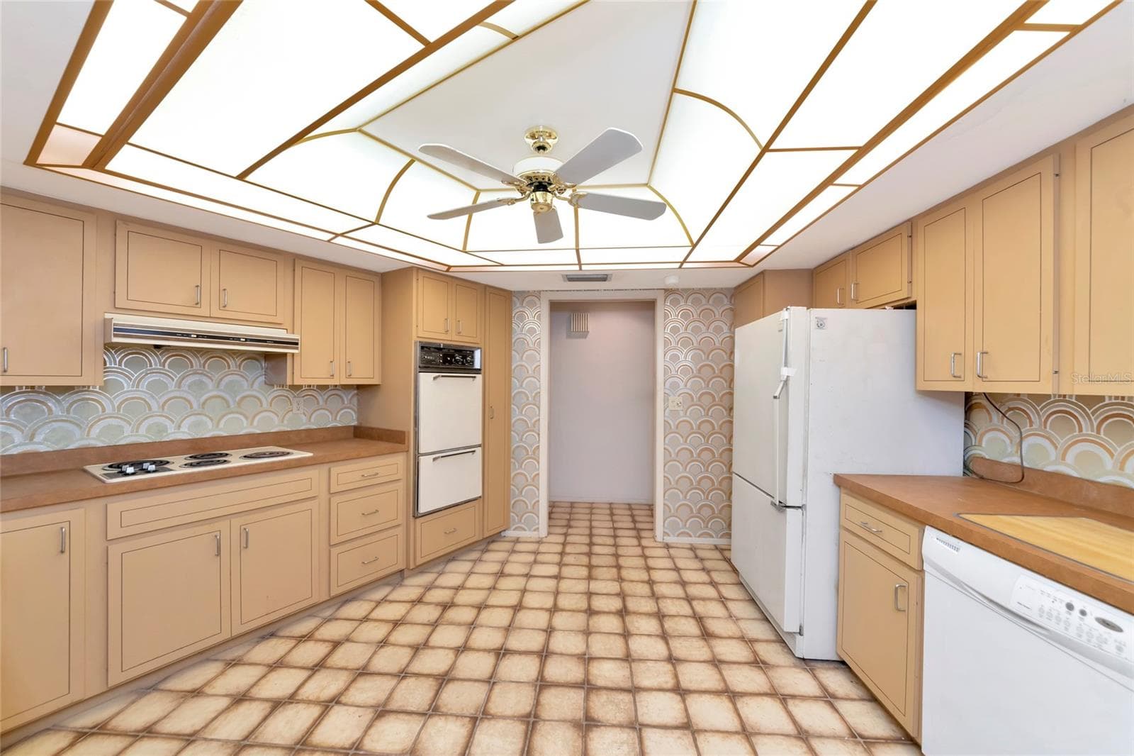 Spacious Kitchen - 4781 STONE RIDGE TRL, SARASOTA