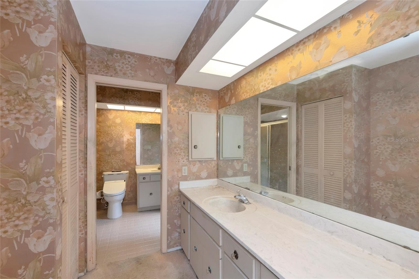 Primary Bathroom with Privacy Door to Shower/Toilet area. - 4781 STONE RIDGE TRL, SARASOTA