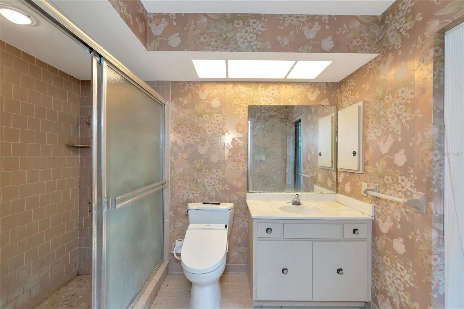 Walk-In Shower - 4781 STONE RIDGE TRL, SARASOTA
