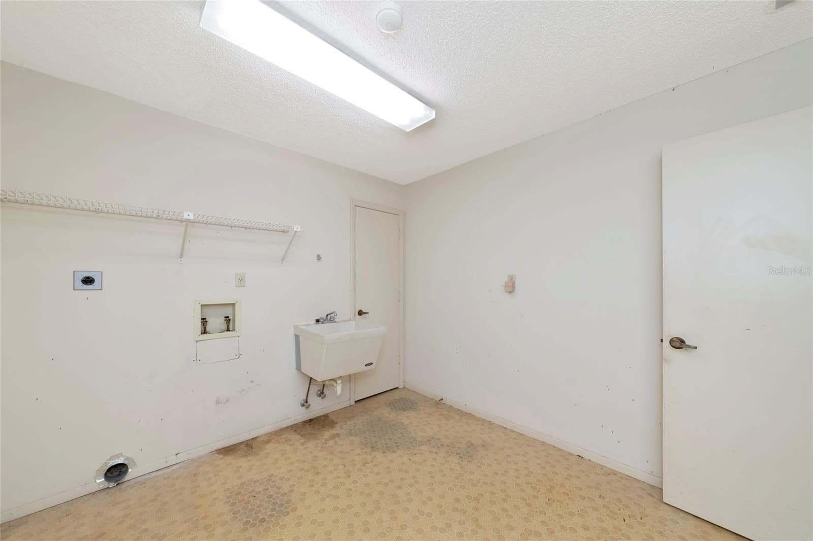 Spacious Inside Laundry Room - 4781 STONE RIDGE TRL, SARASOTA